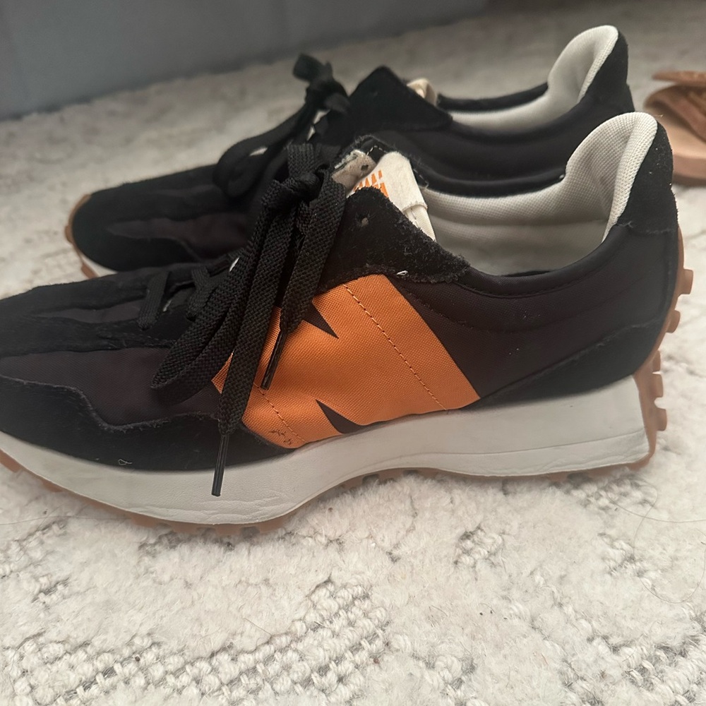 New Balance 327
